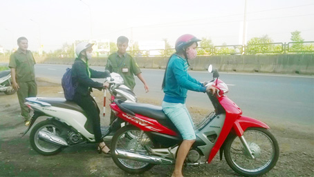 Phân luồng phương tiện giao thông đi đúng chiều