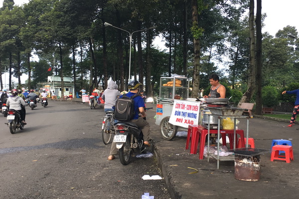 Tái chiếm vỉa hè công viên