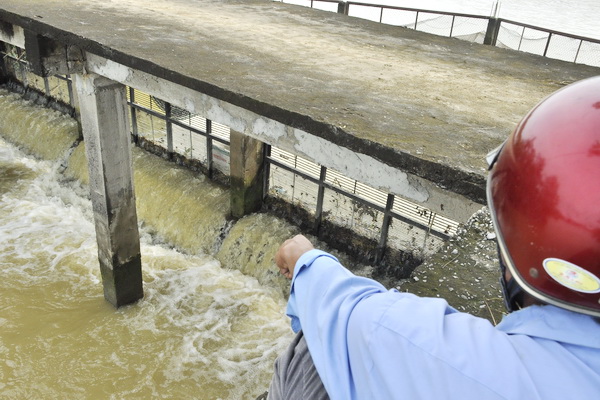 Đập tràn xây cao ảnh hưởng đến việc thoát nước