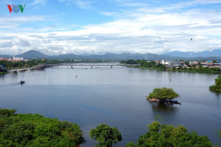 Stunning beauty of Hue imperial city in autumn