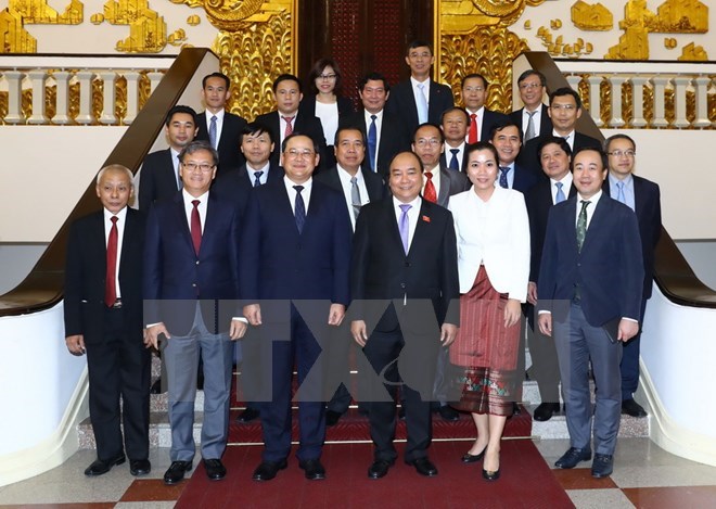 Prime Minister urges higher bilateral trade with Laos