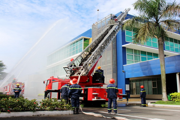 Diễn tập phương án chữa cháy tại Công ty liên doanh thuốc lá BAT – Vinataba