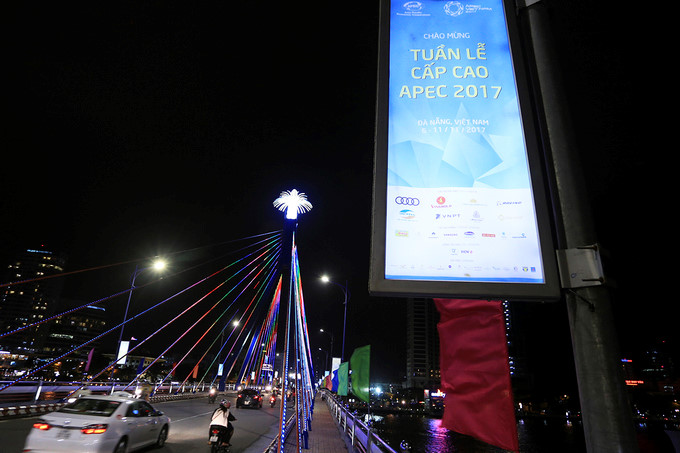  Posters are hanged in the Han River Bridge to welcome APEC Vietnam 2017.