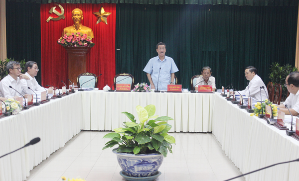 Dong Nai reviews October socio-economic situation