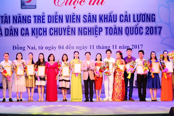 Dong Nai wins 2 golds at nat'l young Cai Luong, Dan Ca Kich artist competition