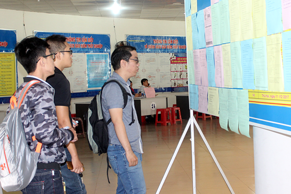 Number of job seekers decline sharply