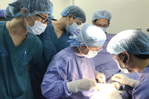 Tiếp tục tiếp nhận điều trị ca bệnh xương khớp phức tạp