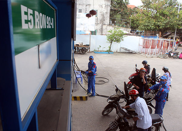 RON 92 petrol increases by VND434 per litre