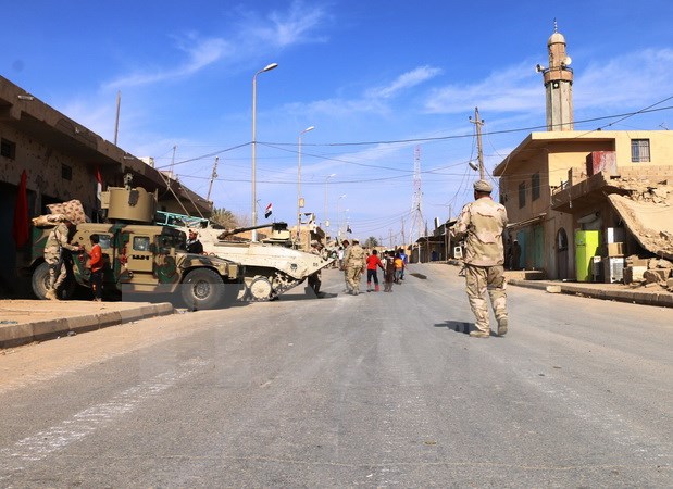 Binh sỹ Iraq trong chiến dịch truy quét IS tại khu vực thành phố Rawa, gần biên giới với Syria, ngày 18/11 vừa qua.(Ảnh: THX/TTXVN)