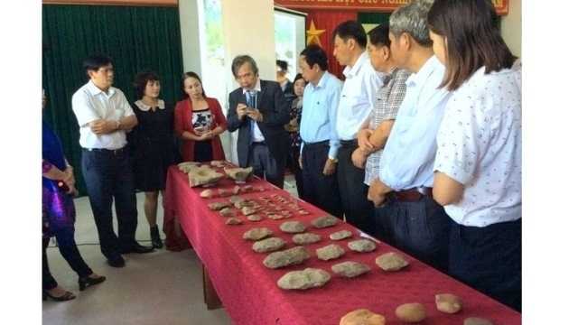 Ancient stone artifacts discovered at Ga 7 village introduced to the public. (Credit: NDO)