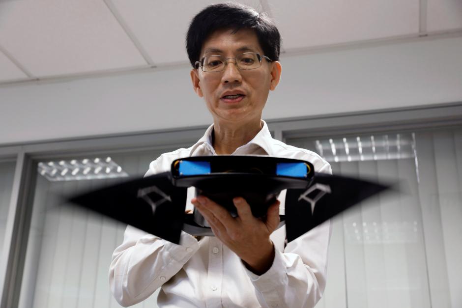NUS Department of Mechanical Engineering researcher Chew Chee Meng showcases their aquatic robot manta ray "Mantadroid" at their faculty premises in Singapore November 27, 2017. 