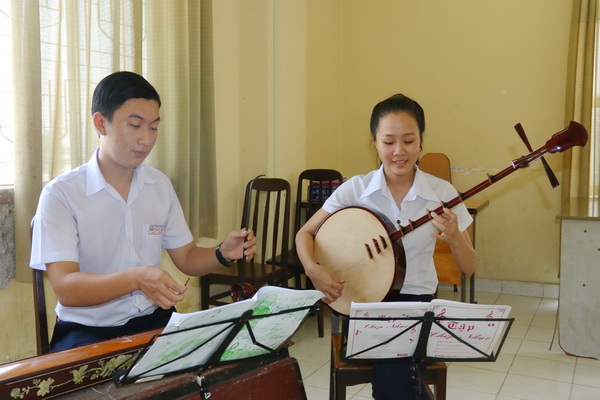 Hai tài năng trẻ của nhạc cụ dân tộc