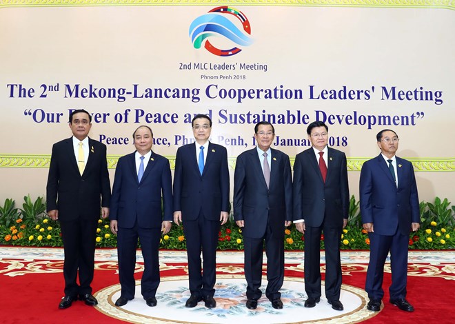 Leaders of the six countries of the Mekong-Lancang cooperation pose for a photo