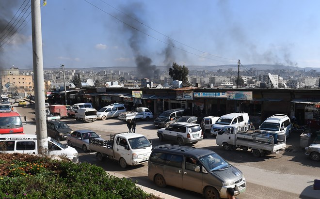 Khói bốc lên sau các cuộc không kích do Thổ Nhĩ Kỳ tiến hành nhằm vào thành phố Afrin, Syria ngày 28/1 vừa qua. (Ảnh: AFP/TTXVN)