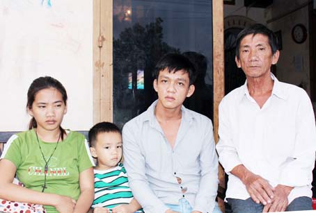 Một gia đình nghèo khó cần sự giúp đỡ