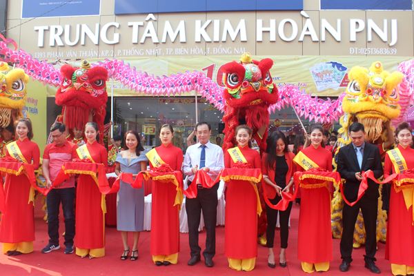PNJ opens new jewelry center in Dong Nai