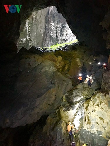  Visitors need to prepare their physical strength and caving skills before exploring the vast Son Doong cave.