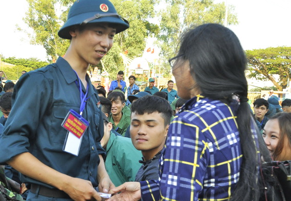 Young soldiers say goodbye to their relatives