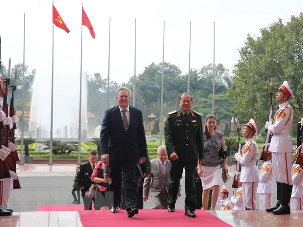 Deputy Minister of Defence Be Xuan Truong welcomes Russian Deputy Director of the Federal Service for Military Technical Cooperation Vladimir Nikolaevich Drozhzhov in Hanoi on March 6.