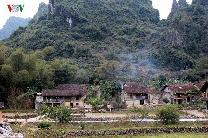 Discover Khuoi Ky rock village