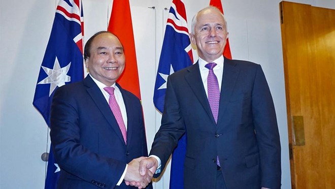 PM Nguyen Xuan Phuc (L) and his Australian counterpart Malcolm Turnbull.