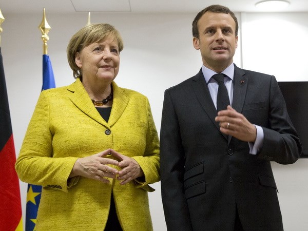 Thủ tướng Đức Angela Merkel và Tổng thống Pháp Emmanuel Macron. (Ảnh: AFP/TTXVN)