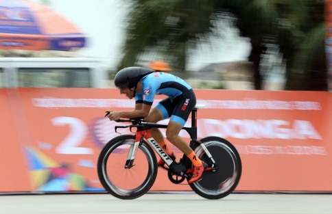 French cyclist Desriac Loic of Bike Life Đồng Nai wins the first stage of the HCM City Television Cycling Tournament. — Photo plo.vn  Read more at http://vietnamnews.vn/sports/425399/loic-wins-first-stage-of-cycling-tournament.html#VHbyI4YwFLdexVIO.99