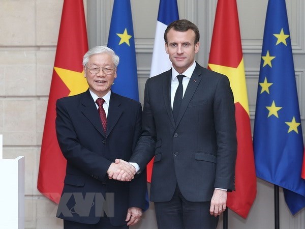 General Secretary of the Communist Party of Vietnam Nguyen Phu Trong (L) and French President Emmanuel Macron.