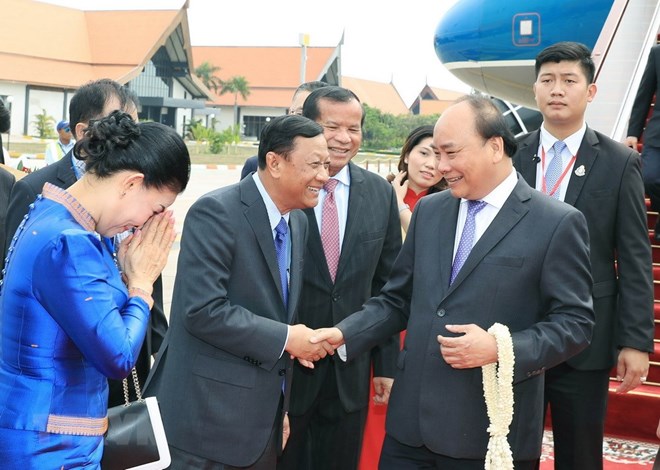 Prime Minister Nguyen Xuan Phuc was welcomed at Siem Reap International Airport.