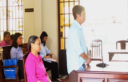 Bị cáo Nguyễn Thị Thà, Nguyễn Hữu Trung tại phiên tòa xét xử