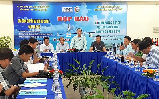 Quang cảnh buổi họp báo. 