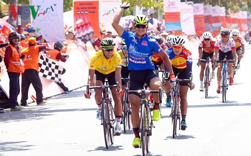 Le Nguyet Minh wins 18th stage of HTV cycling race