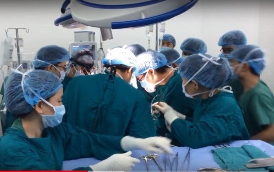 Doctors at HCM City’s Cho Ray Hospital perform transplants using organ taken from a brain- dead man. — Photo courtesy of Cho Ray Hospital (Source: VNA)