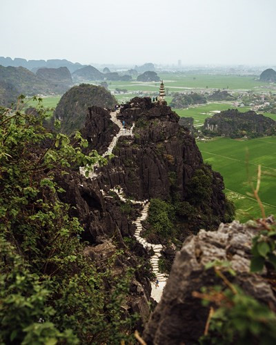   The path to the top of Mua Cave features 500 stone steps.