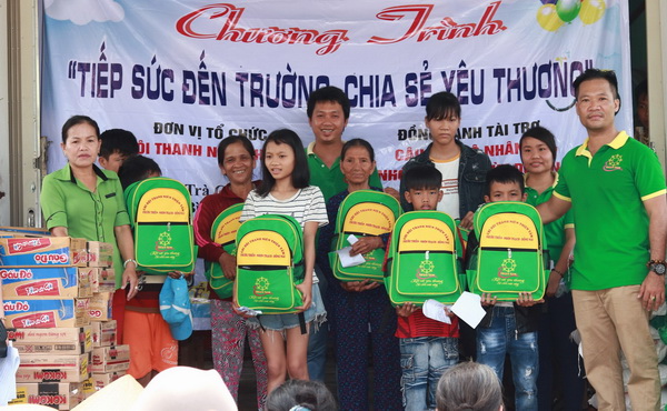 780 gifts for students and residents in Quang Nam