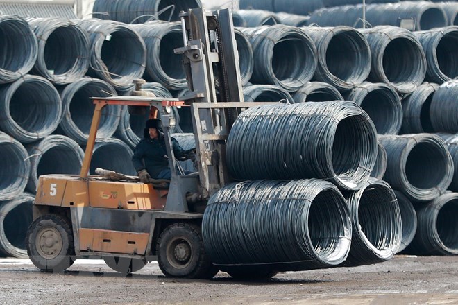 Sản xuất thép tại một nhà máy ở tỉnh Liêu Ninh, Trung Quốc. (Nguồn: AFP/TTXVN)