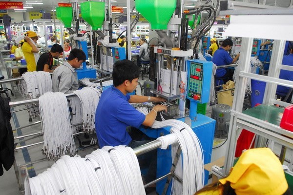 A phone charging cable production line of the KSD Vina Co. Ltd, invested by the Republic of Korea, in Thai Nguyen province (Photo: VNA)