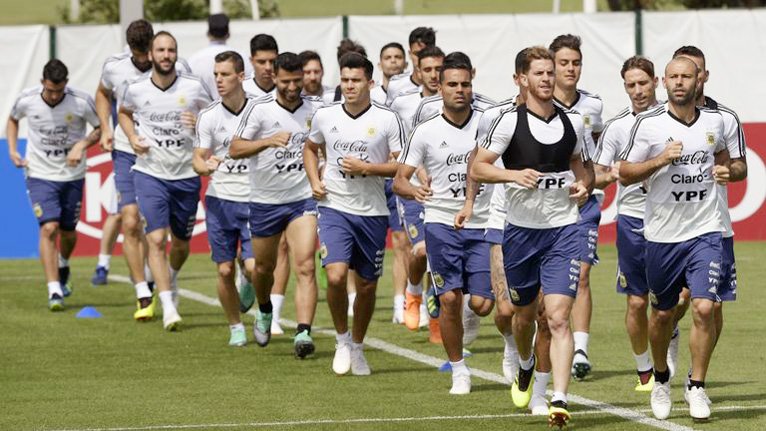 Các thành viên Argentina tập luyện chuẩn bị cho cuộc đấu Nigeria.