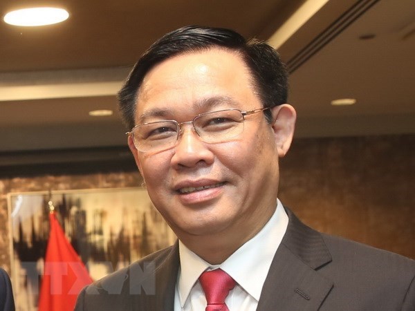 Deputy Prime Minister Vuong Dinh Hue receives the Ambassador of Brazil Antonio Diniz Brandão