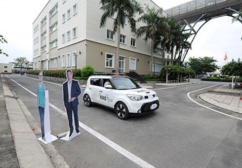 FPT Software Co Ltd will be allowed to operate a self-driving car around the Sài Gòn Hi-tech Park.