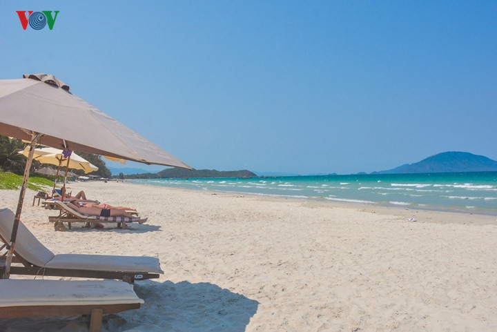   Nha Trang beach is a wonderful destination for a relaxing break after a long-journey with delicious food and a variety of games on offer at the beach.