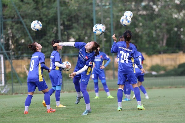 Players of national women football team prepares for Asiad 2018. (Photo: VFF)