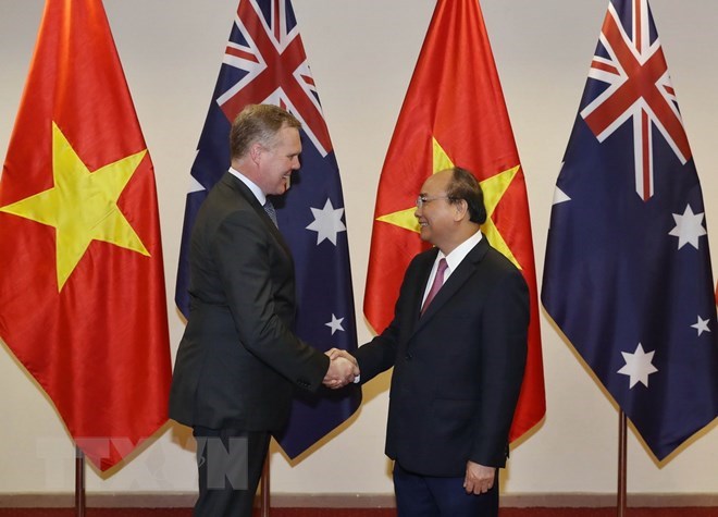 Prime Minister Nguyen Xuan Phuc (R) meets with Speaker of the House of Representatives of Australia Tony Smith in Hanoi on July 24 