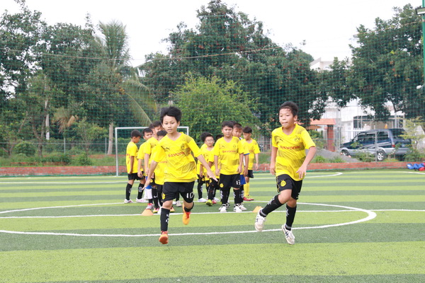 Các đội bóng tăng tốc luyện tập