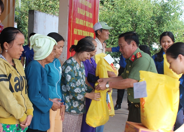 Nhon Trach Police launches community activities