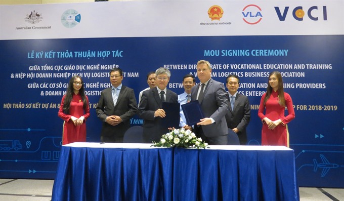 Officials from the Việt Nam Chamber of Commerce, logistic businesses, vocational schools and colleges sign MoUs in HCM City yesterday for greater collaboration between firms and schools in training the workforce. – VNA/VNS Photo Việt Dũng.  Read more at http://vietnamnews.vn/economy/463771/schools-and-firms-come-together.html#09Ux4v7QhXQB2yLh.99