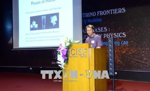Professor Dam Thanh Son delivers a speech at an international physics conference held in Vietnam's central province of Binh Dinh on July 16 this year (Photo: VNA) 