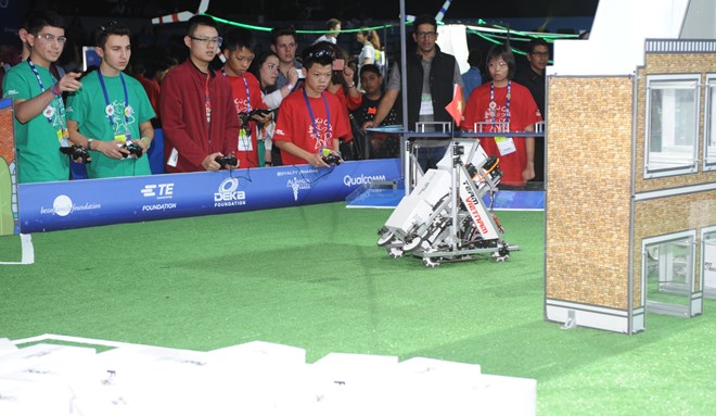 A robot of the Vietnamese team at the 2018 FIRST Global Challenge in Mexico