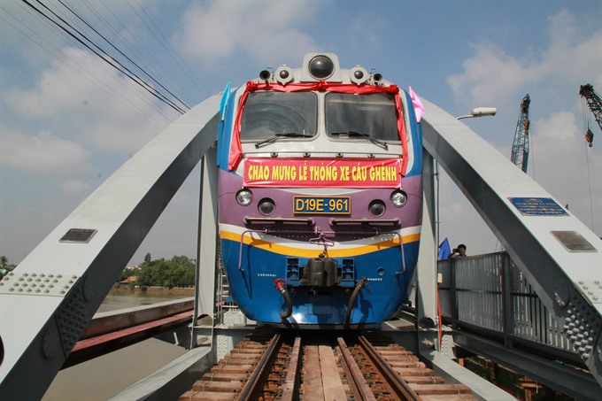 North-South Rail recently began operating on the new Ghềnh Bridge over the Đồng Nai River. - VNA/VNS Photo Sỹ Tuyên  Read more at http://vietnamnews.vn/society/464301/north-south-high-speed-railway-to-be-built-elevated-under-tunnel.html#oglDKESkB28zbjxj.99