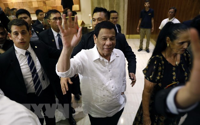 Tổng thống Philippines Rodrigo Duterte (giữa) tới Jerusalem ngày 2-9. (Nguồn: AFP/TTXVN)